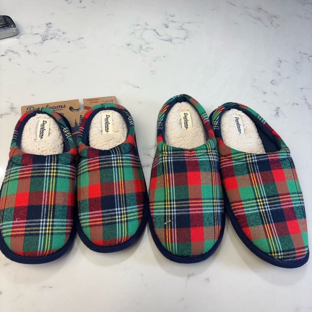 Dearfoams women and men Slippers - Red, Green, Blue